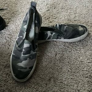 Tommy Bahama slip on sneakers